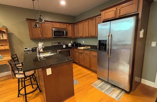 Albany Apartment | Spacious 1 BR apt in converted industrial building. 1 block from Washington Park
