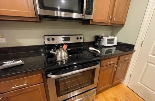 Albany Apartment | Spacious 1 BR apt in converted industrial building. 1 block from Washington Park