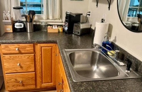 Fairfax House | Spacious 1 BR Modern Basement Suite near GMU w/private entry - Updated Amenities