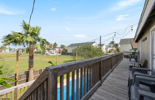 South Padre Island House | Spacious 10 Bed, Steps to Beach, Private Pool, Yard, Grill