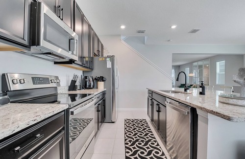 West Haven House | Spacious 12- Guest 4-bedroom Comfy Home Near Disney
