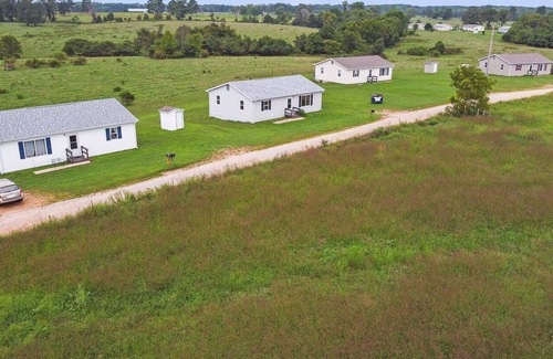Dora Cabin | Spacious 1200sf cabin (7) in Ozark county near the river. Pets allowed.