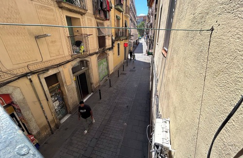 El Raval House | Spacious 1850 Raval 46m Loft. Ideal for Couples and Digital Nomads. Pet-Friendly