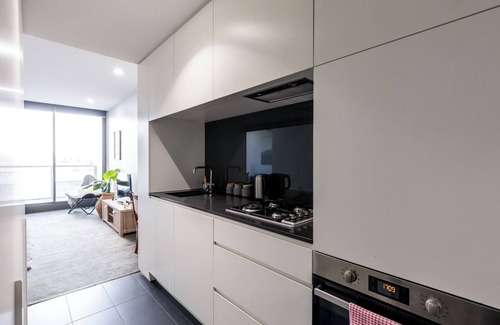 Prahran Apartment | Spacious 1BD in Prahran -50 mtrs to Chapel Street!