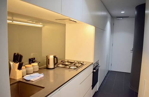 Prahran Apartment | Spacious 1BD in Prahran -50 mtrs to Chapel Street!