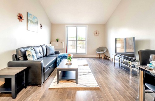 Cambridge Apartment | Spacious 1BR Condo - Near Cambridge Trail and Park