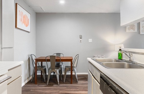 North University Apartment | Spacious 1BR in Hydepark 3242