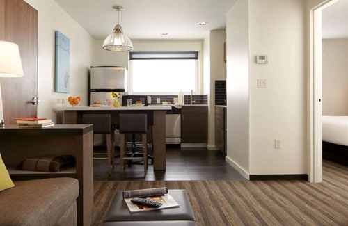 Belmont Hotel | Spacious 1BR Suite w/Full Kitchen, Outdoor Pool, and Excellent Breakfast