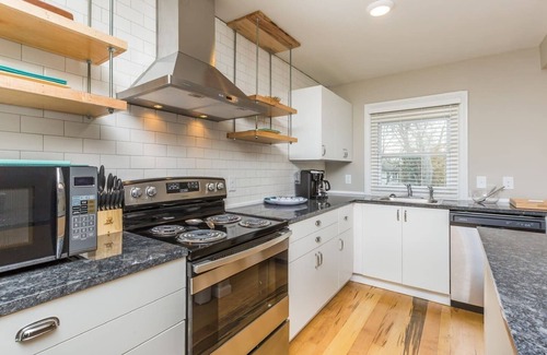 Winston - Salem Apartment | Spacious 1BR w/KING Bed Near Hospital & Downtown