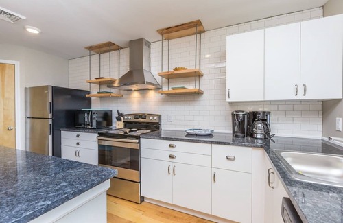 Winston - Salem Apartment | Spacious 1BR w/KING Bed Near Hospital & Downtown