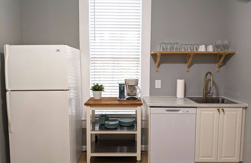 Hyde Park House | Spacious 1BR w/Office in Hyde Park