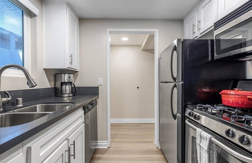 Beverly Grove Apartment | Spacious 1BR, walking distance to The Grove, Beverly Center by Blueground