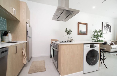 Grand Harbour Apartment | Spacious 1BR with Rooftop Pool, Island Views, Full Kitchen & Washer/Dryer