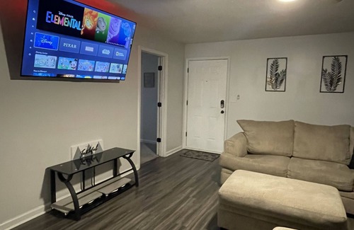 Lexington - Salisbury Apartment | Spacious 1king bd/2queen 15mins polar express
