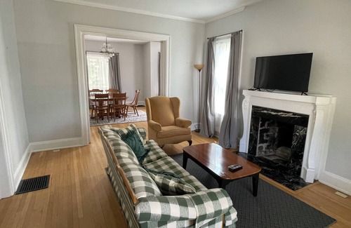 Lima House | Spacious 2 bed 1 bath in the center of Lima resting on the park
