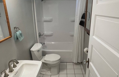 Lima House | Spacious 2 bed 1 bath in the center of Lima resting on the park