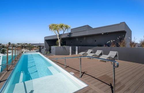 North Fremantle Apartment | Spacious 2-Bed Apartment with Rooftop Views