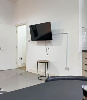 Haverstock Apartment | Spacious 2 Bed Apart with Patio in Camden WR201