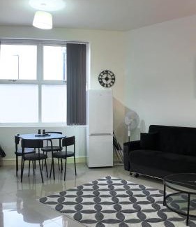 Haverstock Apartment | Spacious 2 Bed Apart with Patio in Camden WR201