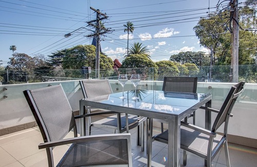 Cremorne Apartment | Spacious 2-Bed Apartment Close to City