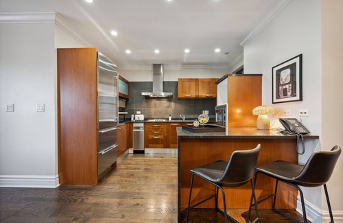 Gold Coast Apartment | Spacious 2 Bed Downtown Chicago with Housekeeping and Laundry. Dogs Welcome.