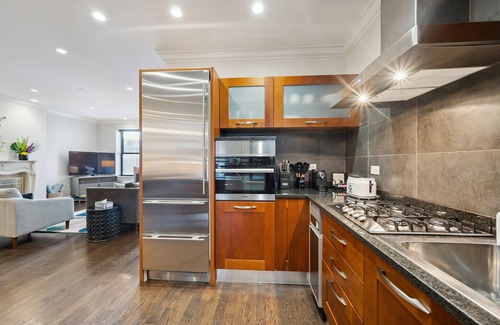 Gold Coast Apartment | Spacious 2 Bed Downtown Chicago with Housekeeping and Laundry. Dogs Welcome.