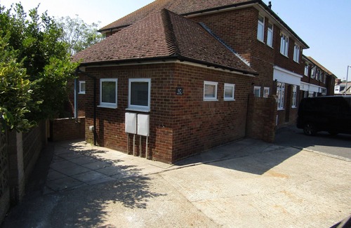 Rottingdean Apartment | Spacious 2 bed flat with free Parking in Rottingdean