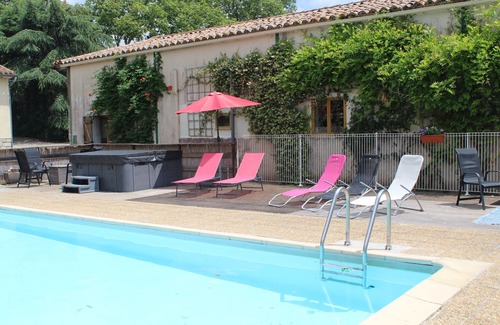 Arques House | Spacious 2 Bed Gite, Arques, Aude, Pool, Hot Tub and Free Wi-fi.