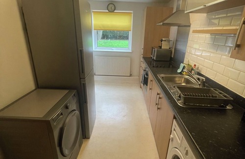Uxbridge North Apartment | Spacious 2-bed ground floor apartment near Heathrow with free parking for 2 cars