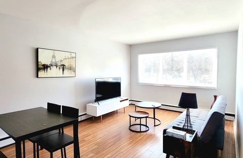 Regina House | Spacious 2 Bed Private Entire Apartment Suit in the Heart of the City