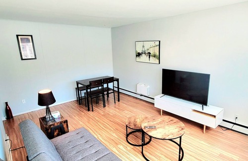 Regina House | Spacious 2 Bed Private Entire Apartment Suit in the Heart of the City