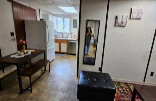 Wallaceburg Apartment | Spacious 2 bed Studio Apartment in Downtown