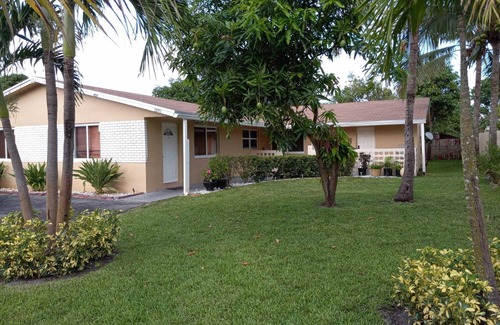Deerfield Beach Apartment | Spacious 2 bedroom/1bath apt 6 minutes from the beach!