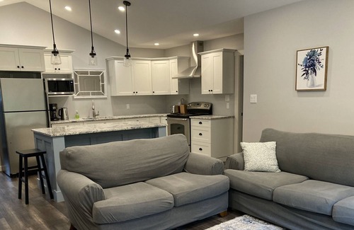 Shawnigan Lake House | Spacious 2-bedroom guest house with forest view