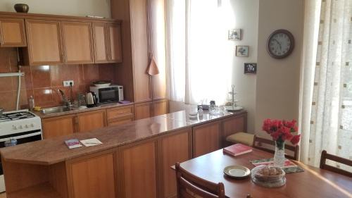 Arabkir Apartment | Spacious 2-Bedroom Apartment with Balcony & Stunning Rio Mall View