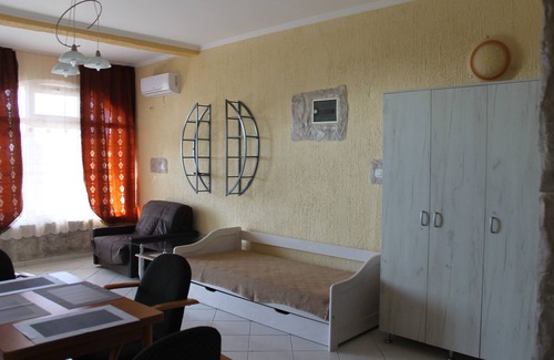 Burtaisi Apartment | Spacious 2-bedroom apartment with AC, WiFi in peaceful Bar