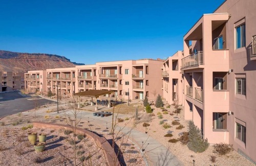 Moab Condo | Spacious 2-bedroom condo with AC, fitness room and pool in pleasant Moab
