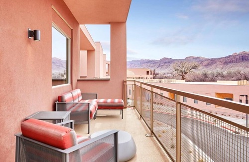 Moab Condo | Spacious 2-bedroom condo with AC, fitness room and pool in pleasant Moab