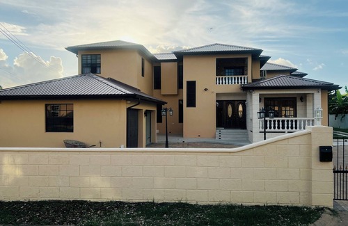 Clermont Apartment | Spacious 2-bedroom estate in charming Warrens with AC, WiFi