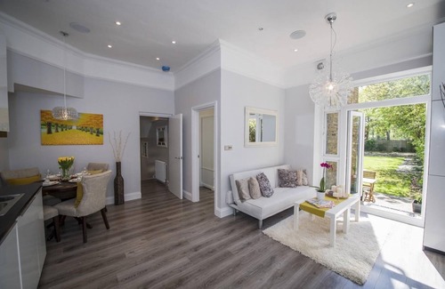 Ealing Common Apartment | Spacious 2-Bedroom Flat with 3 Beds in Ealing, W5