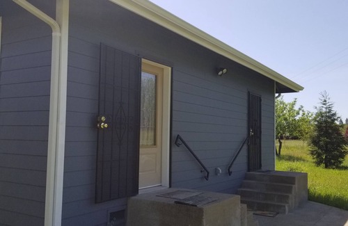 Lakeport House | Spacious 2-bedroom house with WiFi, AC in charming Lakeport. Full Kitchen.