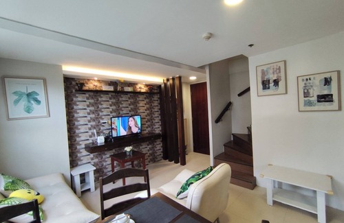 Valencia Condo | Spacious 2 Bedroom Loft Unit near the Mall