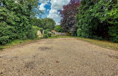 Reigate Apartment | Spacious 2 Bedroom Serviced Apartment in Reigate, Surrey
