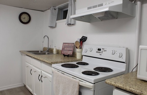 Woodstock Apartment | Spacious 2 Bedroom Suite Near Southside Park