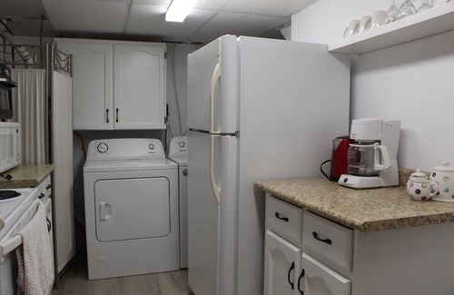 Woodstock Apartment | Spacious 2 Bedroom Suite Near Southside Park