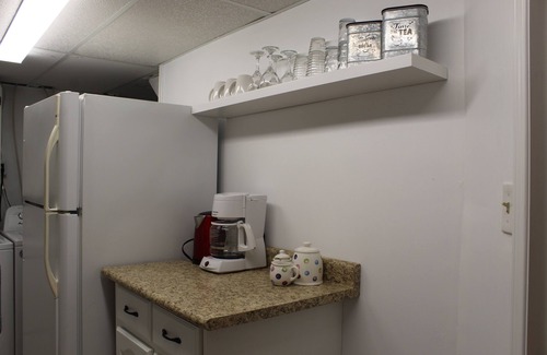 Woodstock Apartment | Spacious 2 Bedroom Suite Near Southside Park