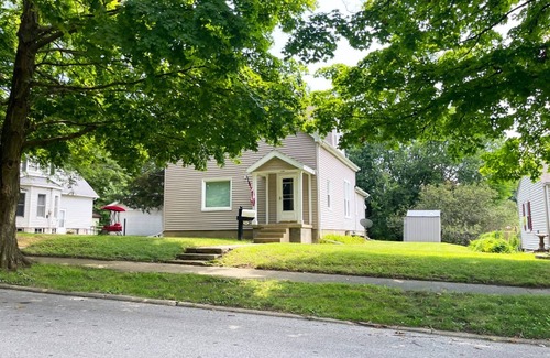 Bloomington House | Spacious 2 Bedroom 1.5 Bath Home With Office.