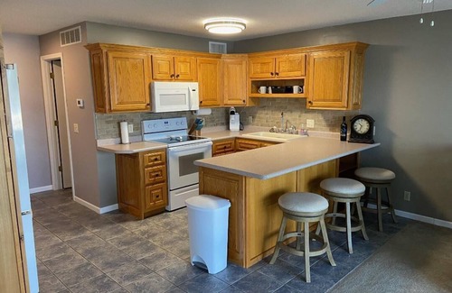 Osage Beach Condo | Spacious 2-bedroom condo with AC, WiFi in beautiful Osage Beach