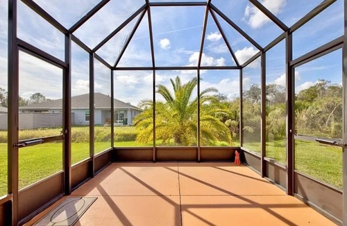 Sun 'N Lake Villa | Spacious 2-bedroom villa in Sebring, screened patio, grill, bonus room, sleeps