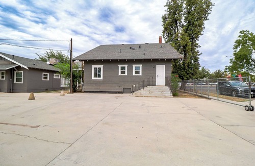 Roosevelt Apartment | Spacious 2 BR/2 BA downstairs apartment- Perfect for Families or Groups.